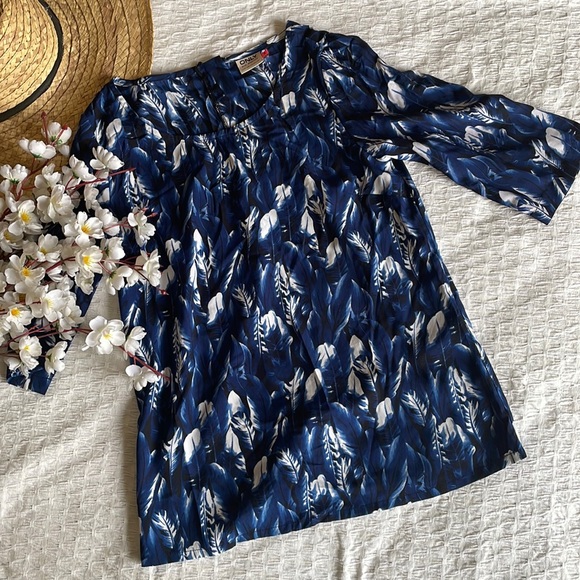 Vero moda blue feather print top